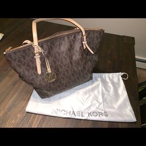 Michael Kors Jet Set Tote